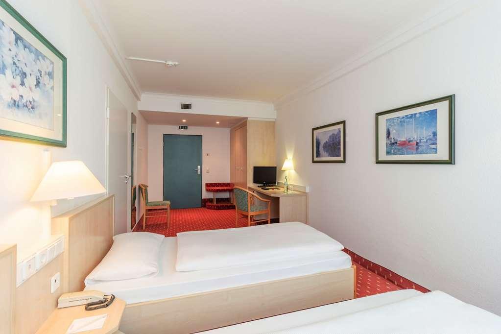 Intercityhotel Отель 4*