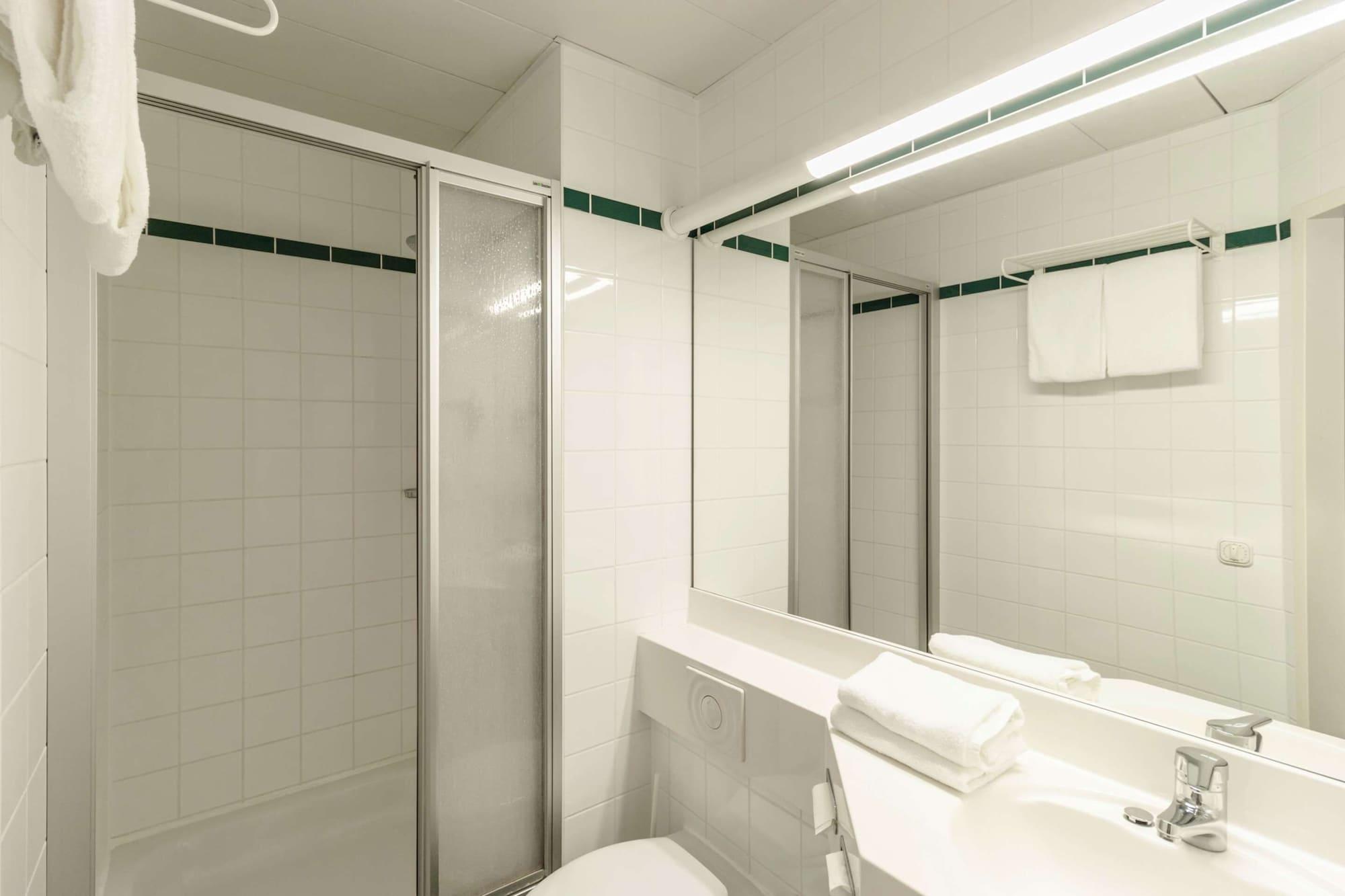 Отель Intercityhotel 4*