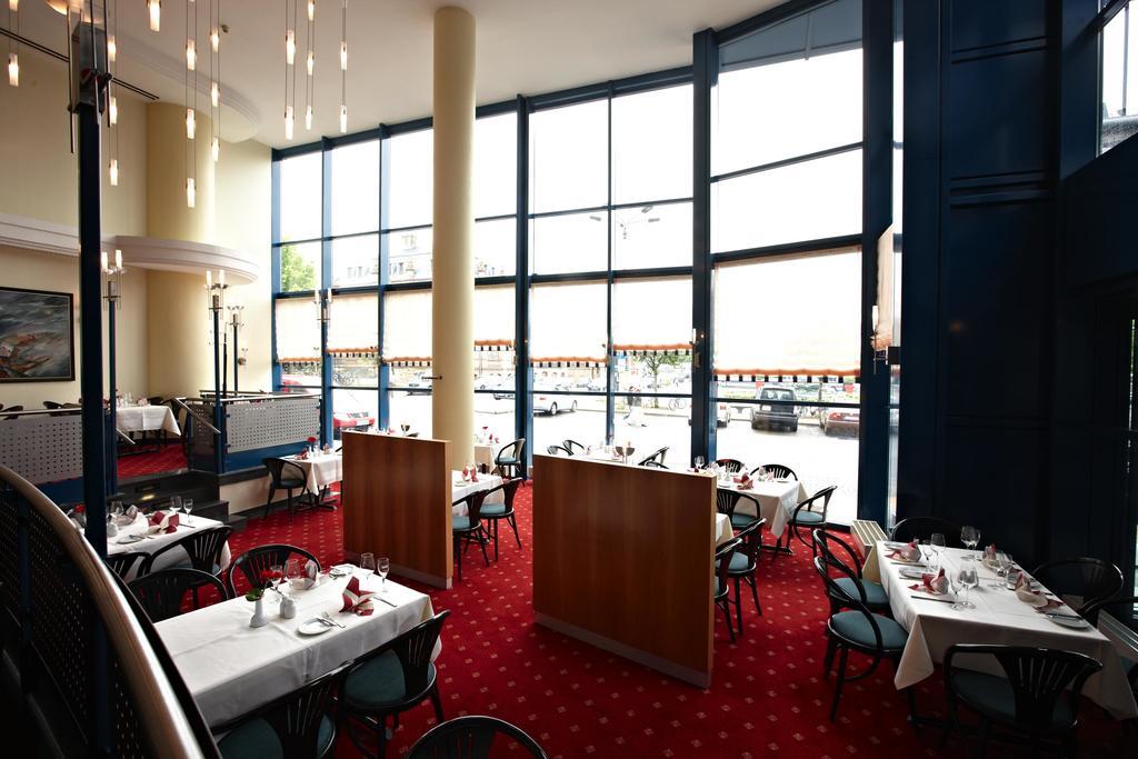 Отель Intercityhotel 4*
