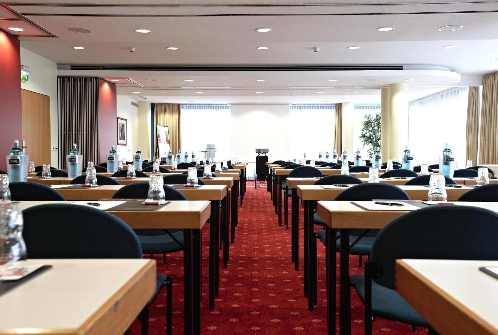 Intercityhotel Отель 4*